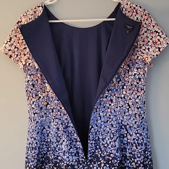 EUC TALBOTS Floral Dress SZ 8P Light Colors And Shades Of Blue - Picture 5 of 11
